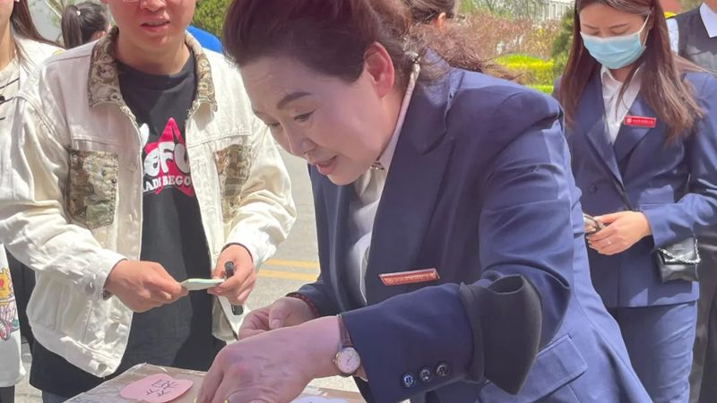 以下是一个会议策划执行手册的模板表格，供您参考：